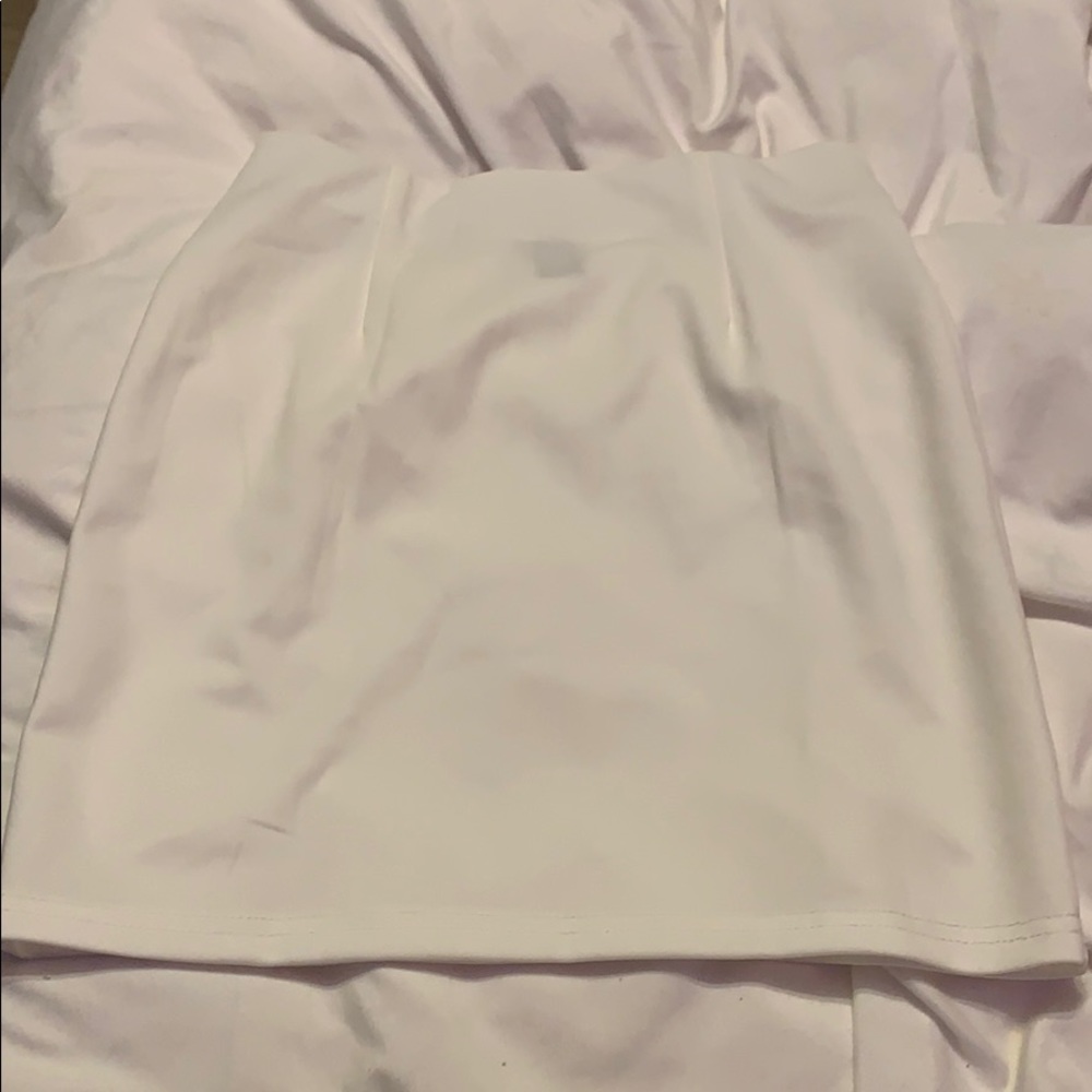 White stretchy mini skirt
